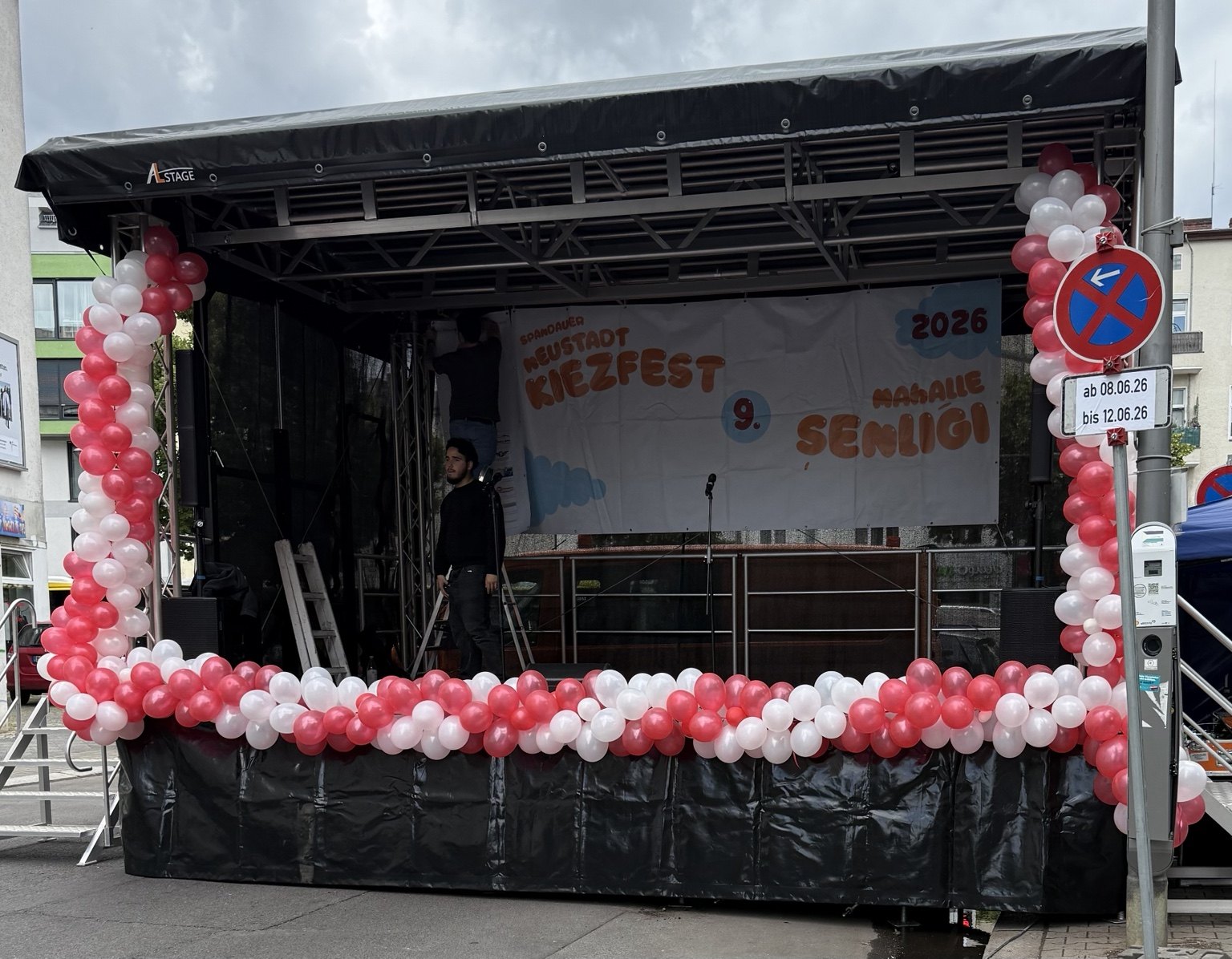 Trailerbühne mit Beschallung beim Spandauer Neustadt-Kiezfest 2026